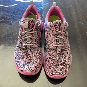 Nike pink sneakers. Size 7.5. Polka dots